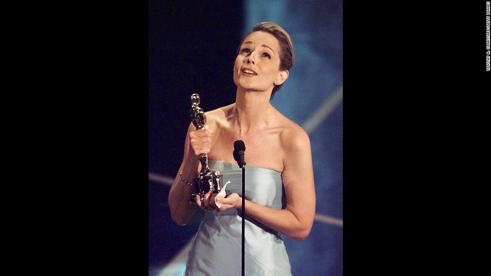 &lt;strong&gt;Helen Hunt (1998):&lt;/strong&gt; Helen Hunt holds her Oscar after winning for &quot;As Good As It Gets.&quot; 