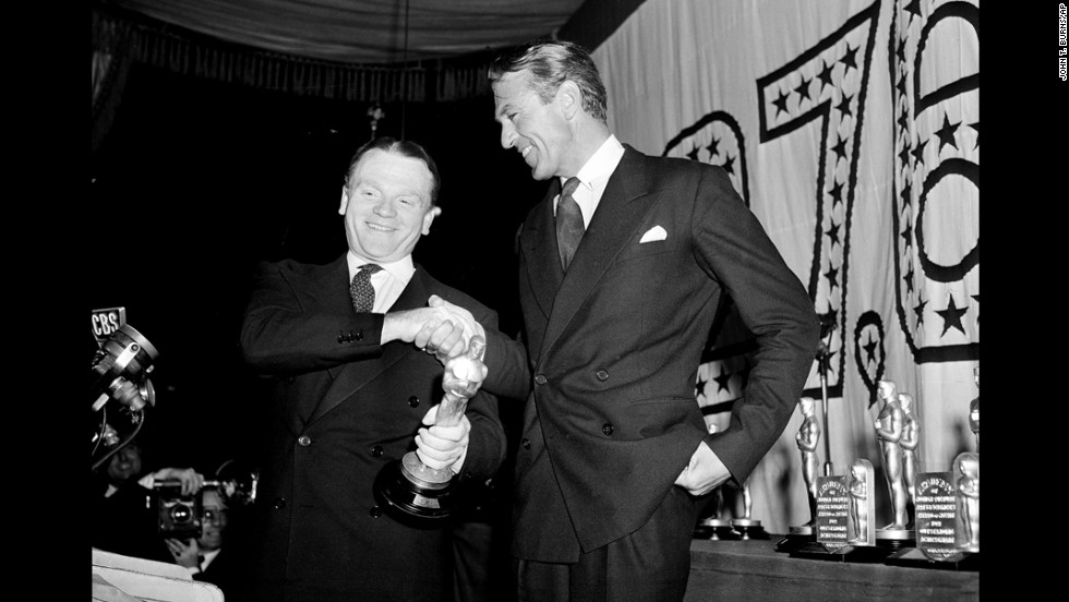 &lt;strong&gt;James Cagney (1943):&lt;/strong&gt; Gary Cooper, right, congratulates James Cagney for his best actor win in &quot;Yankee Doodle Dandy&quot; at the Oscar ceremony held in 1943. Cooper, also a nominee for &quot;The Pride of the Yankees,&quot; didn't seem to hold a grudge against Cagney. 