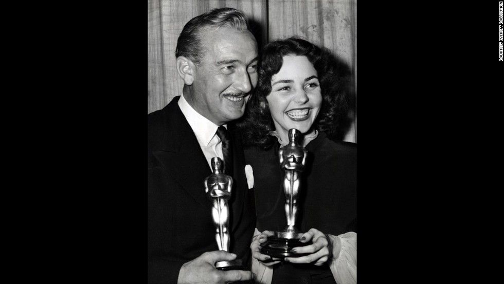 &lt;strong&gt;Paul Lukas (1944):&lt;/strong&gt; Character actor Paul Lukas faced stiff competition from stars Humphrey Bogart (&quot;Casablanca&quot;) and Gary Cooper (&quot;For Whom the Bell Tolls&quot;), but he was able to take home the Oscar for &quot;Watch on the Rhine.&quot; Lukas and best actress winner Jennifer Jones celebrate at the ceremony held in 1944. 
