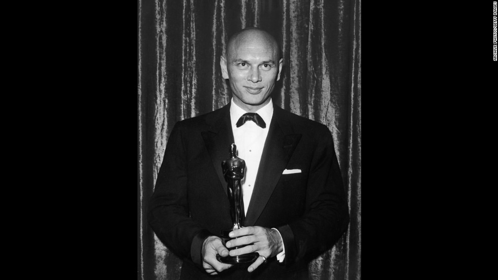 &lt;strong&gt;Yul Brynner (1957):&lt;/strong&gt; Yul Brynner repeated his stage success as the King of Siam, winning the best actor Oscar for &quot;The King and I.&quot; He's pictured at the 1957 ceremony. 