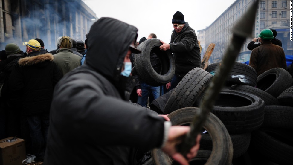 Protesters prepare a barricade in Independence Square on February 19.