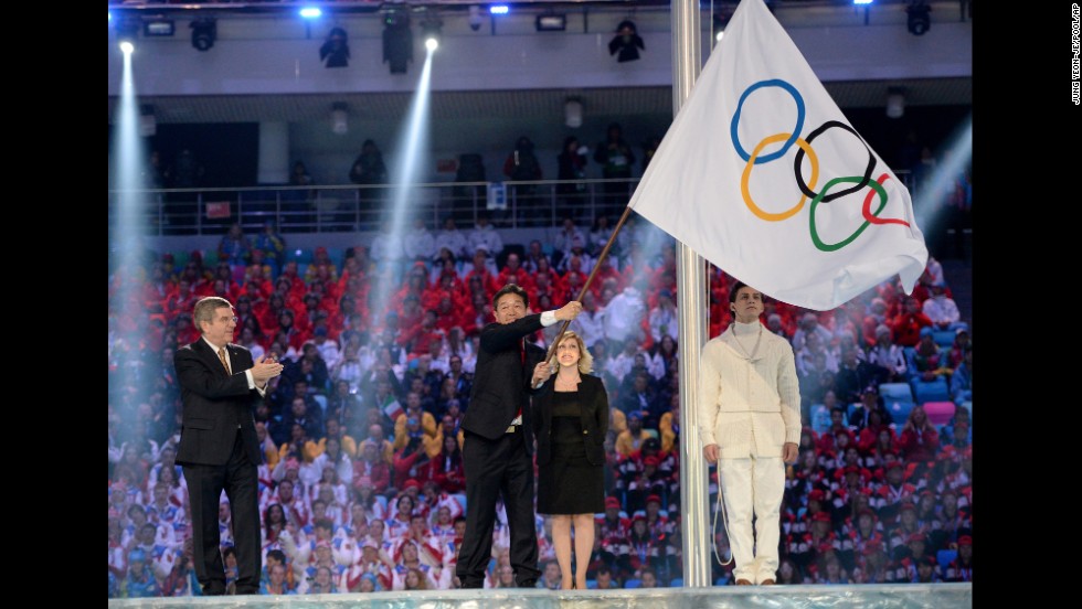 The Olympic flag is handed over to Lee Seok-rai, mayor of Pyeongchang. 