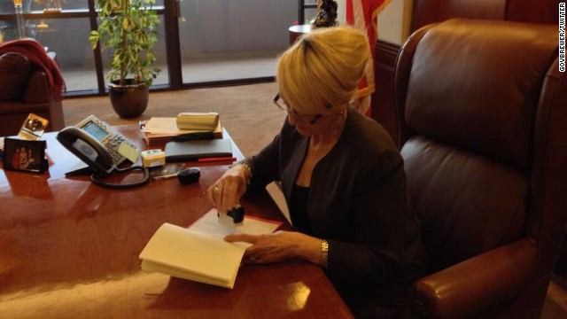 Arizona Gov Jan Brewer Vetoes Sb 1062 Controversial Anti Gay Bill 