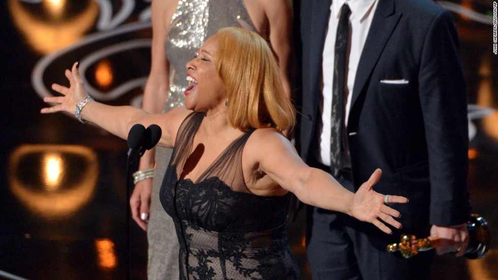 Darlene Love sings while accepting the award for best documentary feature (&quot;20 Feet from Stardom&quot;).