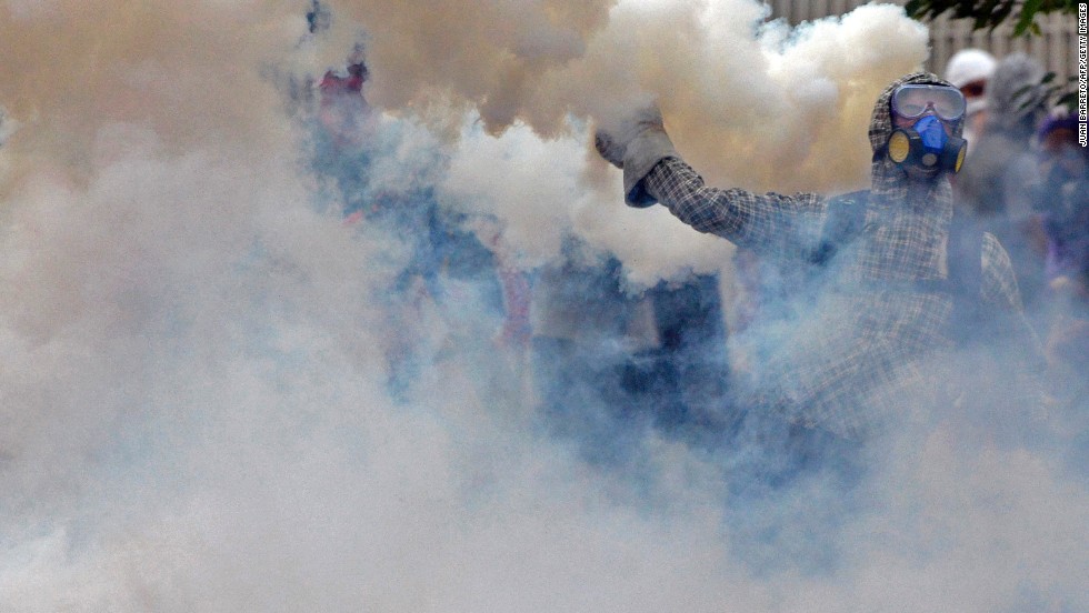 Clashes continue March 15 in Caracas.