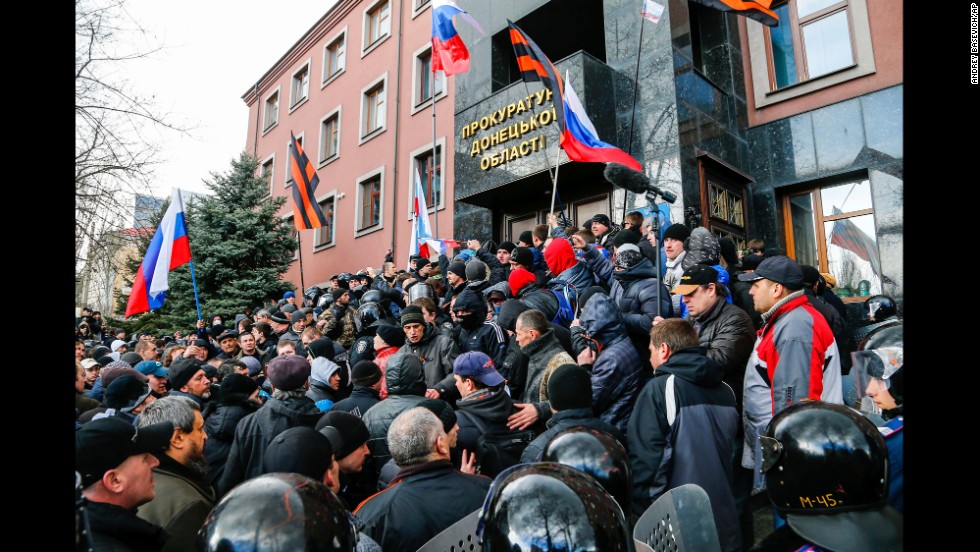 Pro-Russia demonstrators storm the prosecutor general&#39;s office during a rally in Donetsk on March 16.