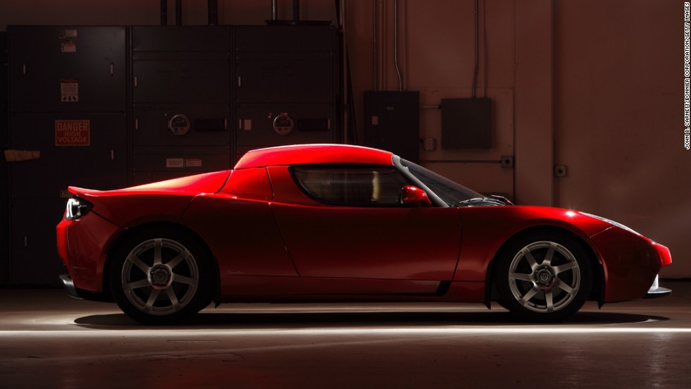 Tesla Roadster is the world&#39;s fastest electric sports car.   