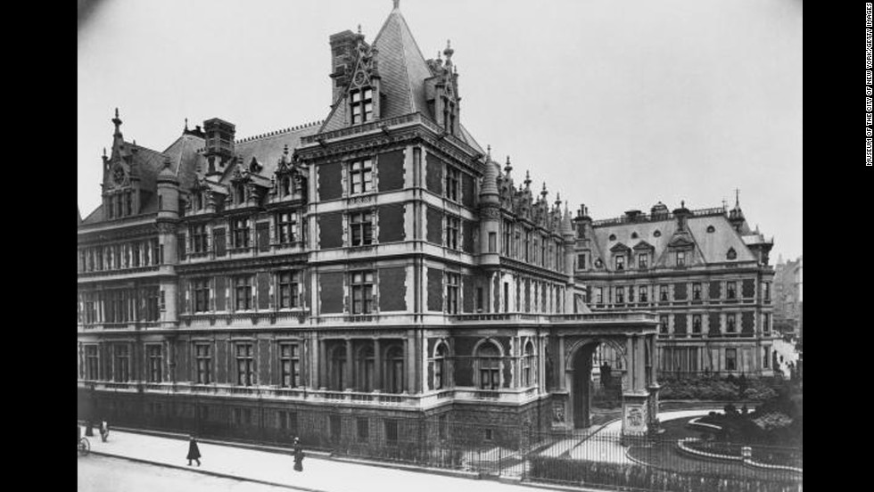 In the early 20th century, industrial tycoons like the Rockefellers and Carnegies amassed fortunes in railroads, steel or oil. Here, a view of Cornelius Vanderbilt&#39;s residence in New York in 1908. 