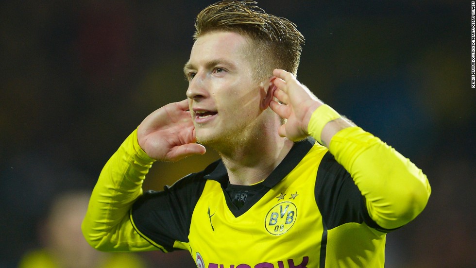 Marco Reus opened the scoring and then gave Borussia Dortmund a 2-0 lead in the 37th minute. 