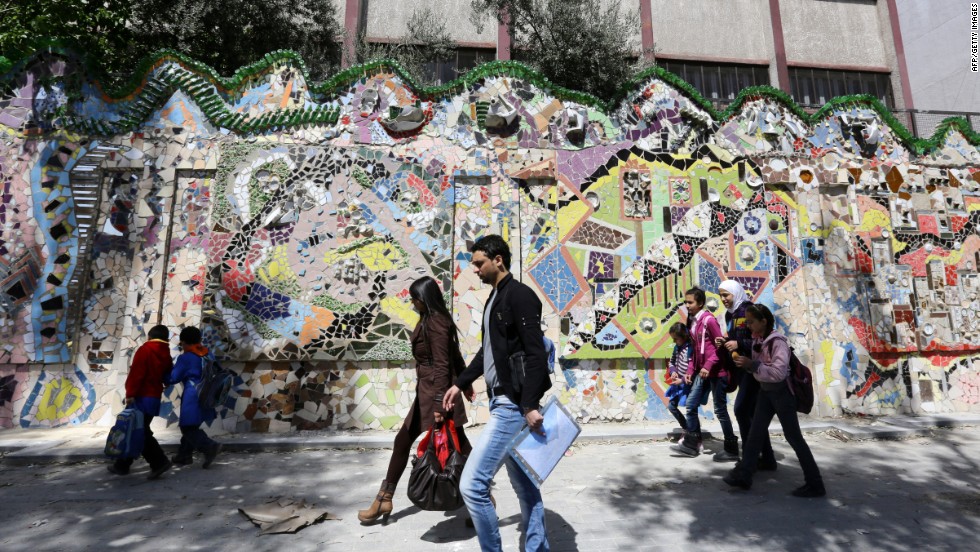 Guinness record-setting mural offers relief in war-torn Syria - CNN