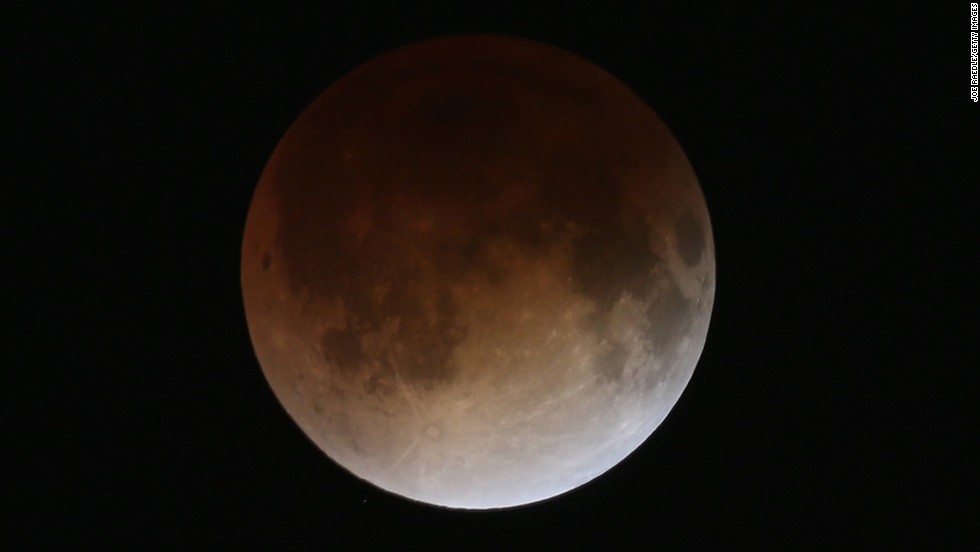 The red hue is caused by refracted sunlight in the Earth&#39;s atmosphere, which bounces off the moon while in shadow. The entire reddening process takes about an hour.