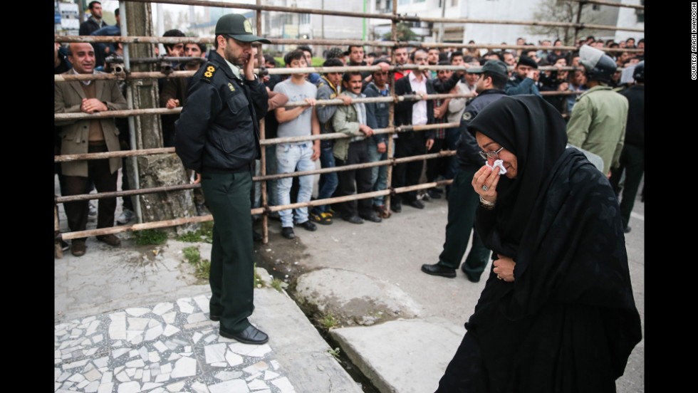 Photos Show Victims Mother Forgive Killer Halt Hanging In Iran Cnn