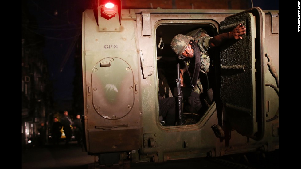 Brazilian Army Occupies Rio Shantytown Ahead Of World Cup Cnn