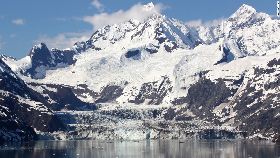 The cracking of mammoth chunks of ice in Alaska&#39;s Glacier Bay is a sight -- and sound -- to behold.