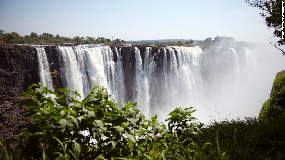 Victoria Falls, on the Zimbabwe-Zambia border, is the world&#39;s largest sheet of falling water.