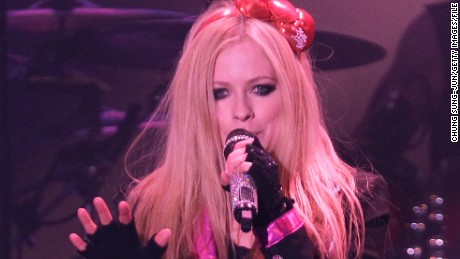 &#39;I thought I was dying,&#39; Avril Lavigne says of Lyme disease fight