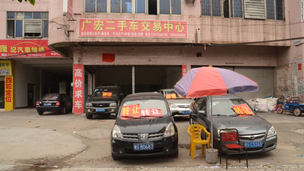 Last year, the number of used cars in China increased by 8.6% to 5.2 million units. Many used car dealerships are small, such as this one in the southern city of Dongguan.