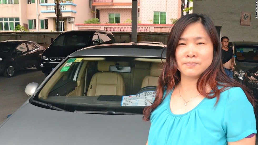 Li Tian You has been selling cars at the Dongguan Used Cars Trading Center, for more than 10 years. She knows every trick in the book.