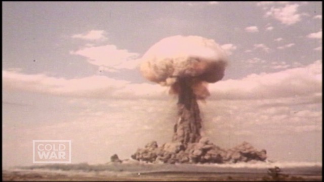 1952: Eisenhower threatens nuclear action 