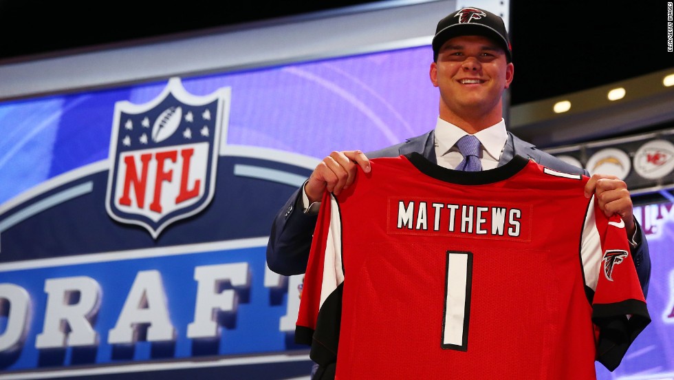 Texas A&amp;amp;M tackle Jake Matthews was chosen by the Atlanta Falcons with the sixth pick.