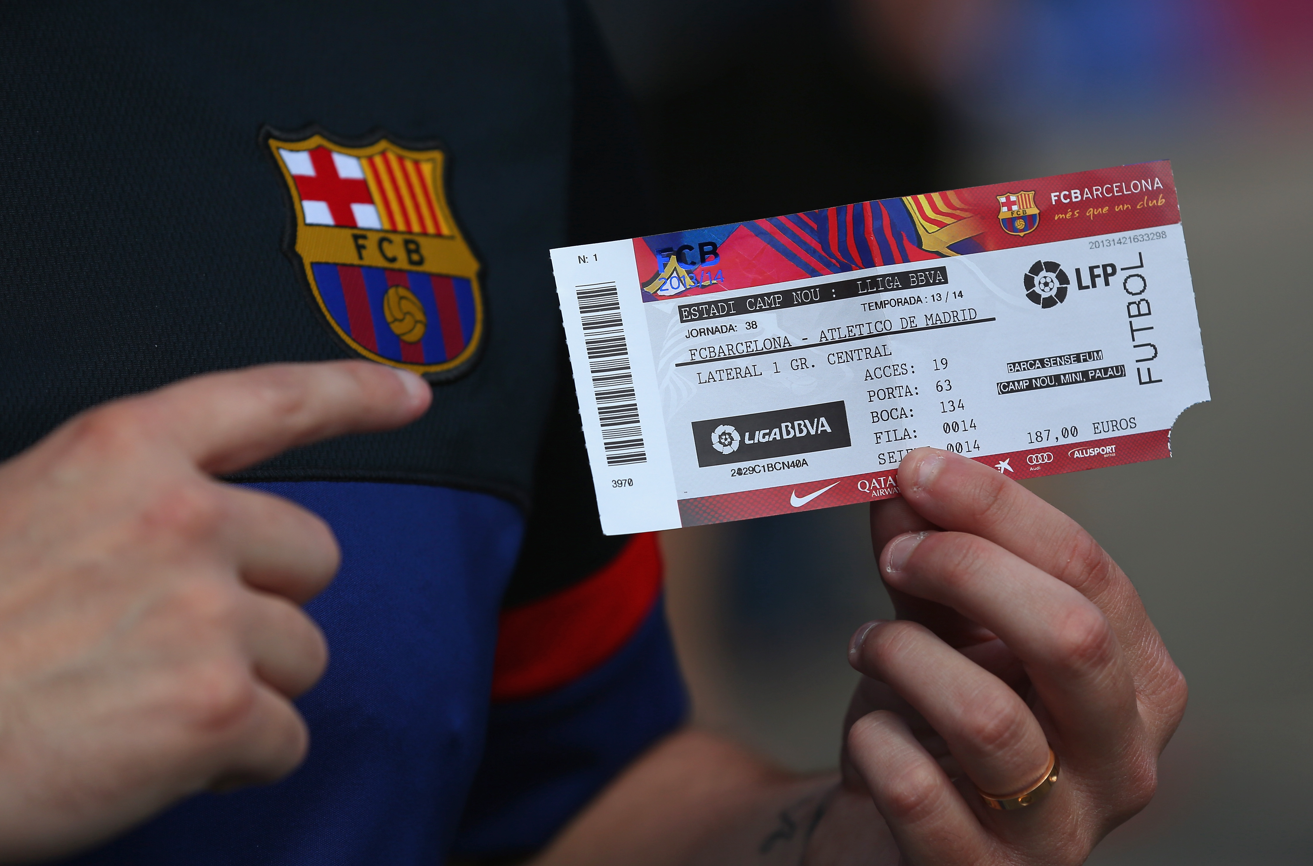 Купить билет на футбол кубок. Билеты в Барселону. Билет на матч Барселоны. Билет на футбол. Билет на футбольный матч.