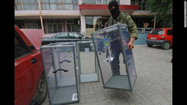 Ukraine separatists burn ballots
