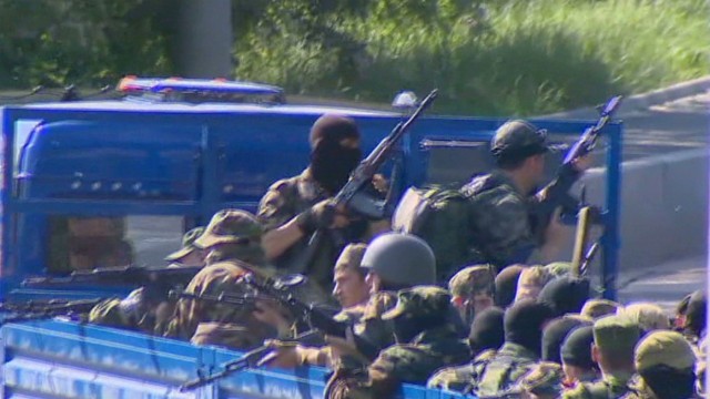 Battles rage at Donetsk airport