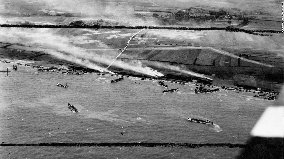 The British Army&#39;s 50th Infantry Division lands on beaches in Normandy.