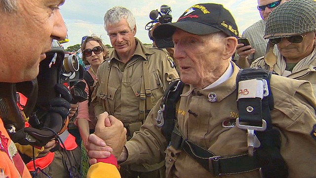 WWII veteran relives Normandy jump