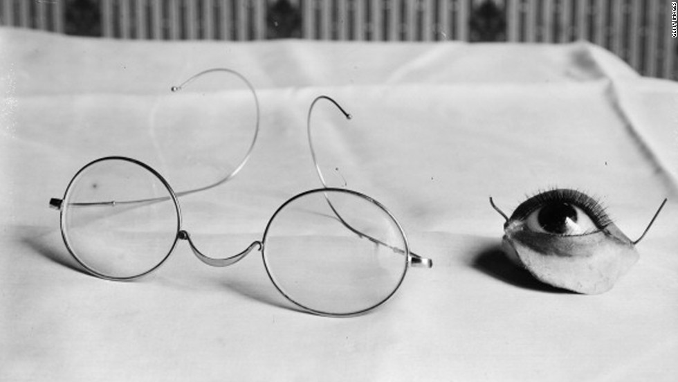 Prosthesis for eye and eyelid, to attach to glasses, France, 1916. 