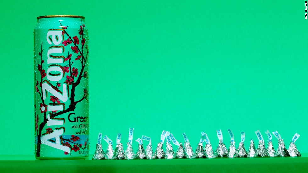 A 23-ounce can of Arizona Green Tea contains&lt;strong&gt; &lt;/strong&gt;51 grams of sugar, which is about the same as can be found in 20 Hershey&#39;s Kisses. The World Health Organization recently proposed new guidelines that recommend consuming less than 5% of our total daily calories from added sugars. For an adult at a normal body mass index, or BMI, 5% would be around 25 grams of sugar -- or six teaspoons.