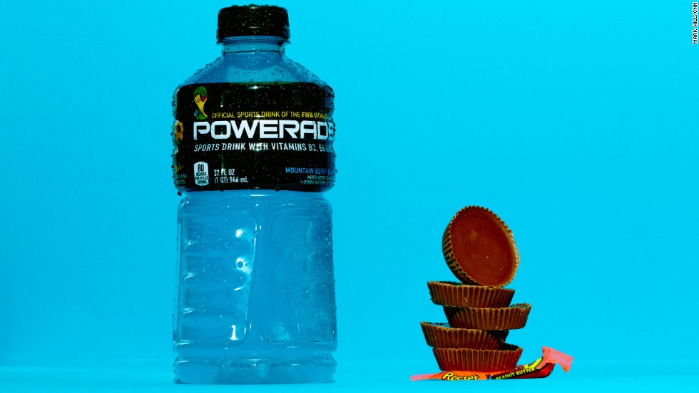 Powerade&#39;s Mountain Berry Blast also has 56 grams of sugar. Each of these five Reese&#39;s cups contains about 11 grams of sugar. 