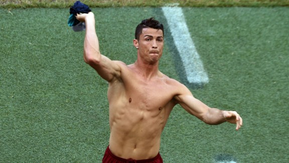 ronaldo throws shirt