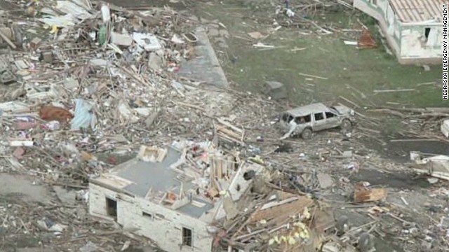 Twin Tornadoes Tear Through Nebraska Town 2 Dead Cnn 