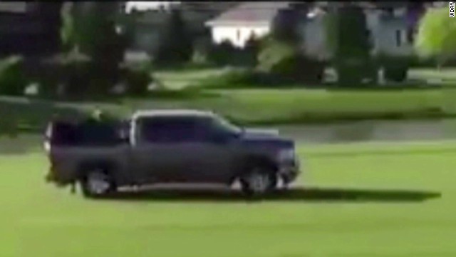 Wild golf course chase caught on camera