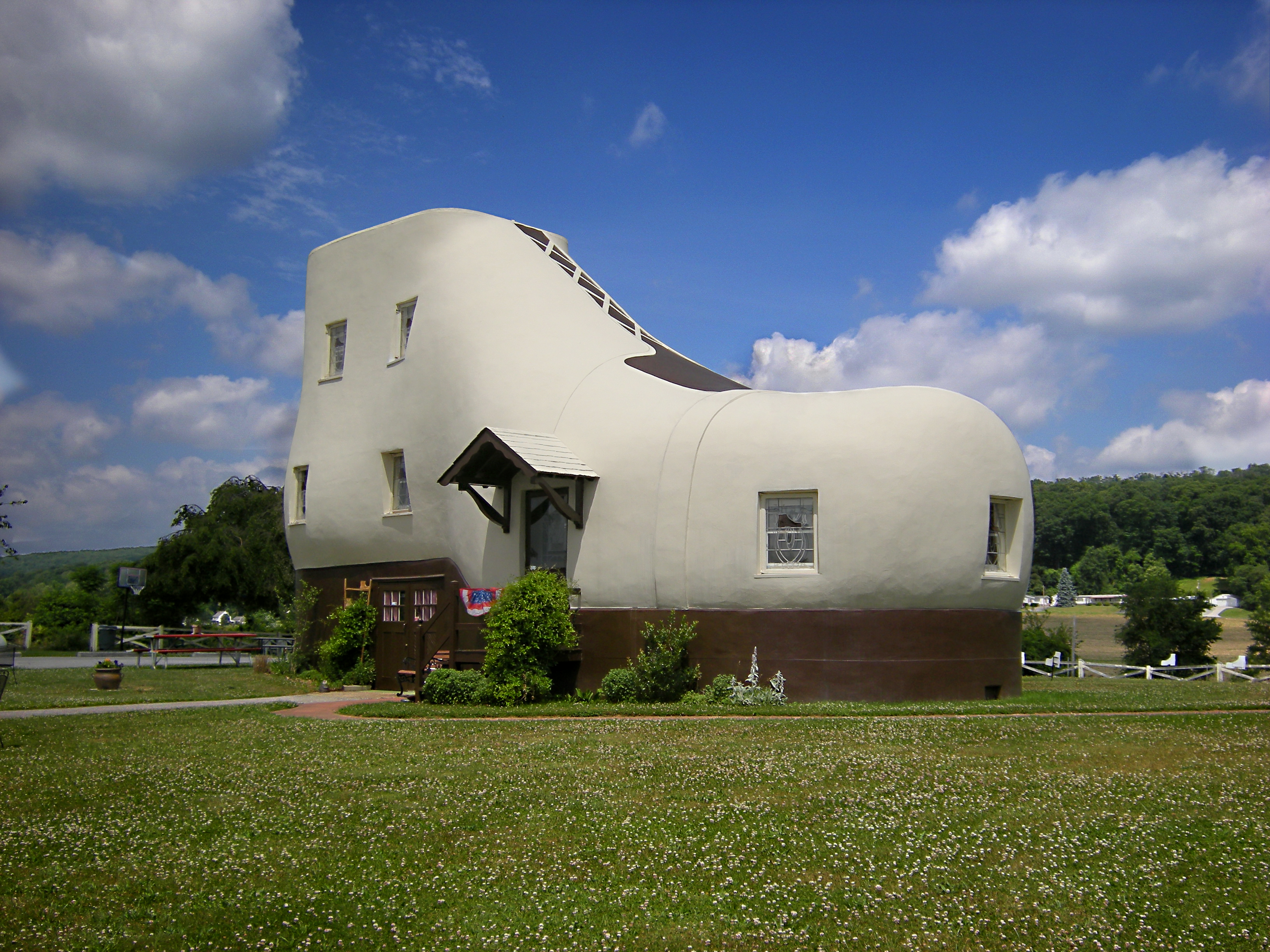 Странный дом (weird House). Альпы.