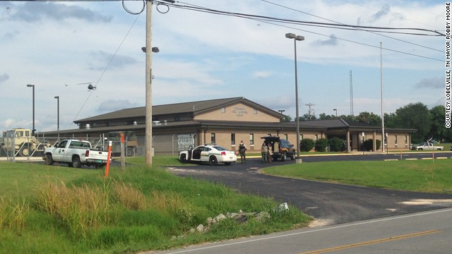 2 officers shot in tennessee