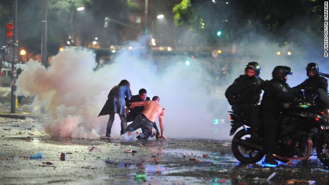 Argentina erupts in riots