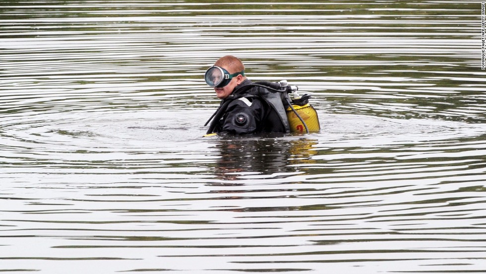 A diver searches for the jet&#39;s flight data recorders on July 18, 2014.