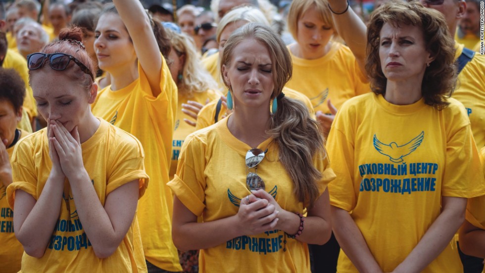 People in Kiev gather to mourn the victims on July 18.