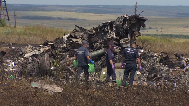 Armed separatists control MH17 wreckage