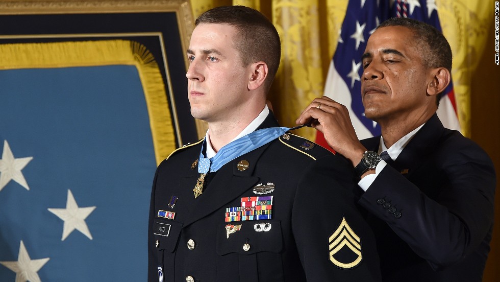 do medal of honor recipients get promoted