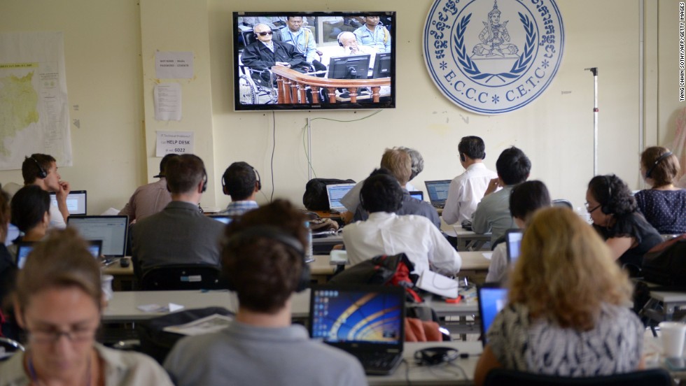 Cambodian and international journalists watch a live video feed showing the verdicts in the trial of former Khmer Rouge leader &quot;Brother Number Two,&quot; Nuon Chea, and former Khmer Rouge head of state Khieu Samphan, August 7, 2014.