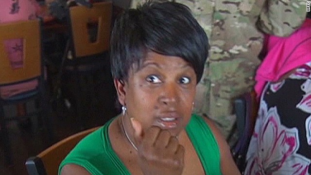 Soldier Surprises Mom At Restaurant Cnn Video 5842