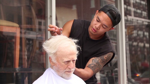 Stylist Gives Free Cuts To Homeless