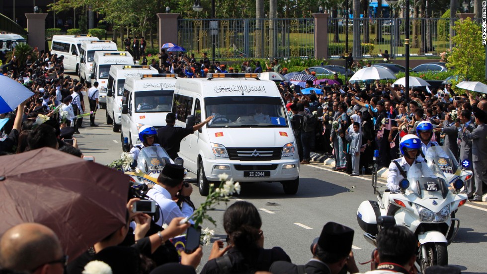 Hearses carrying victims&#39; bodies leave Kuala Lumpur&#39;s international airport. 