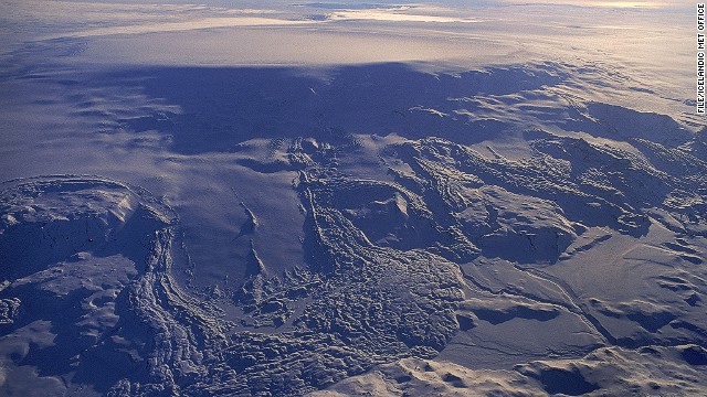 Icelandic volcano threatens air travel