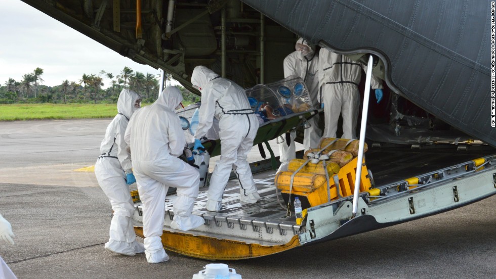 Medics load an Ebola patient onto a plane at Sierra Leone&#39;s Freetown-Lungi International Airport on September 22, 2014.