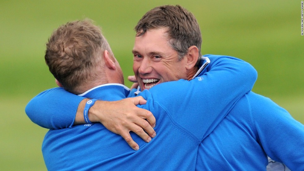 England&#39;s Lee Westwood (right) and Jamie Donaldson of Wales got Europe off to a perfect start in the foursomes, beating Jim Furyk and Matt Kuchar in the opening match of the afternoon. 