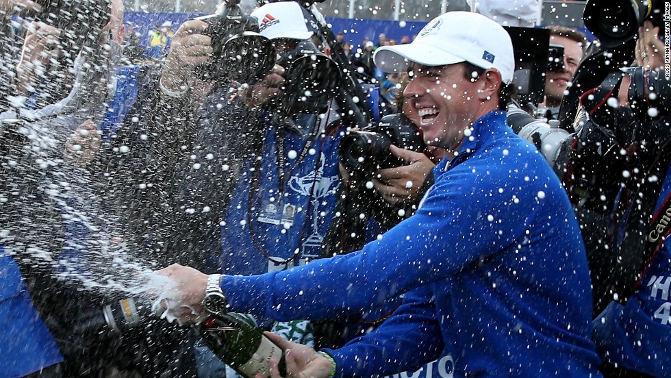 World number one Rory McIlroy led from the front with a 5&amp;amp;4 victory over fellow young gun Rickie Fowler. 